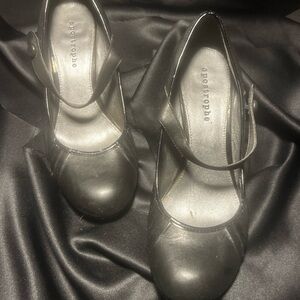 Apostrophe Black Mary Jane Heels with Rounded Toe